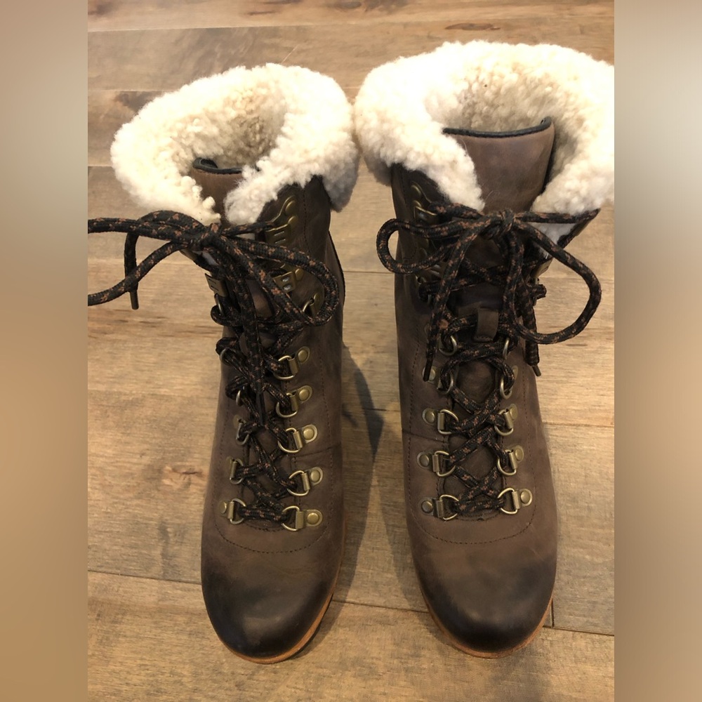 Sorel Brown Fall / Winter Boots w/Sherpa Lining EUC